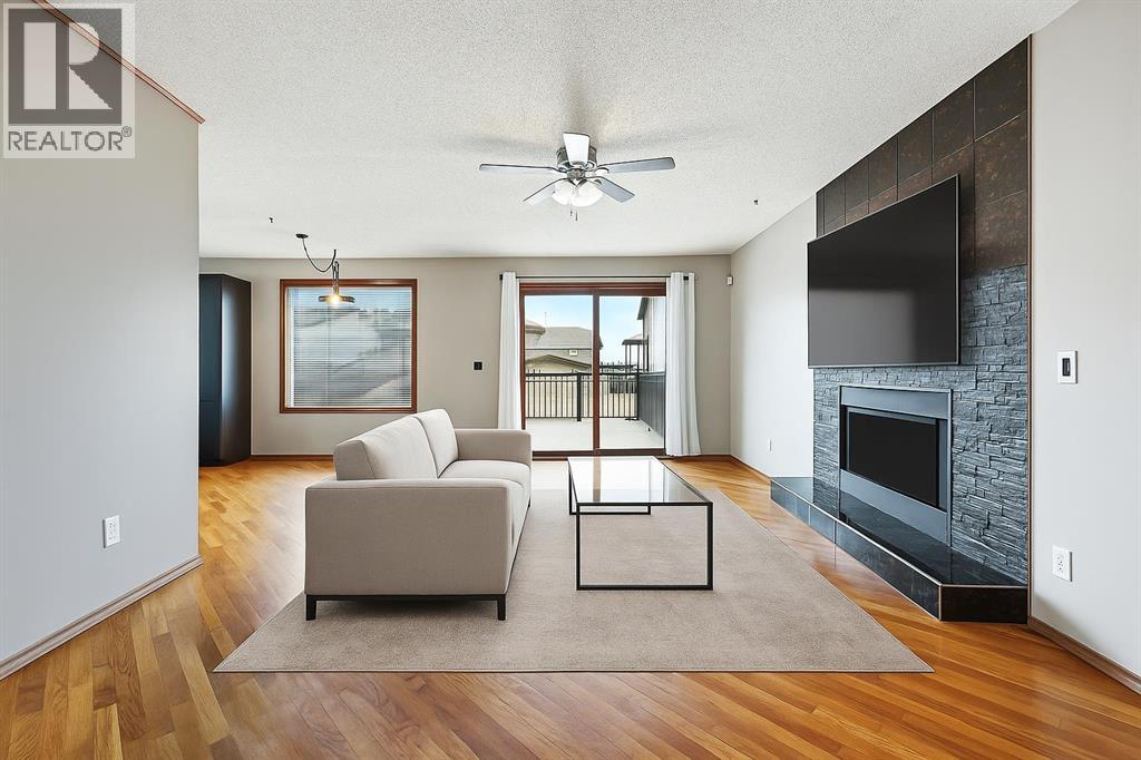 Single Family House Bi-level for Sale in  Ventura Way NE Vista Heights Calgary 