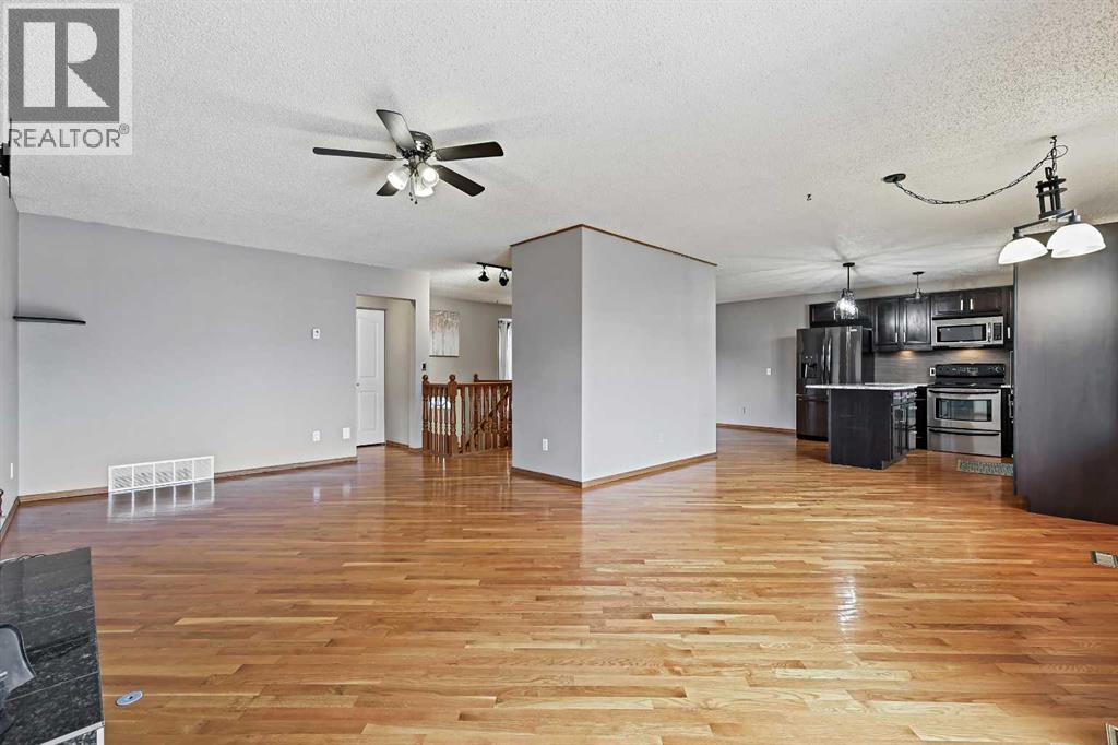 Single Family House Bi-level for Sale in  Ventura Way NE Vista Heights Calgary 