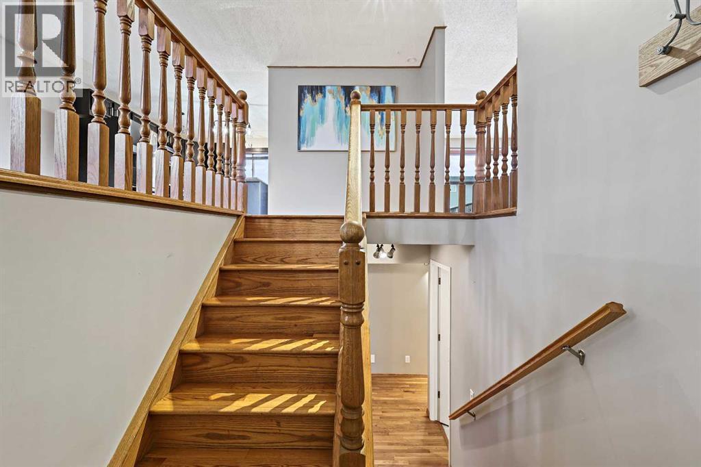 Single Family House Bi-level for Sale in  Ventura Way NE Vista Heights Calgary 