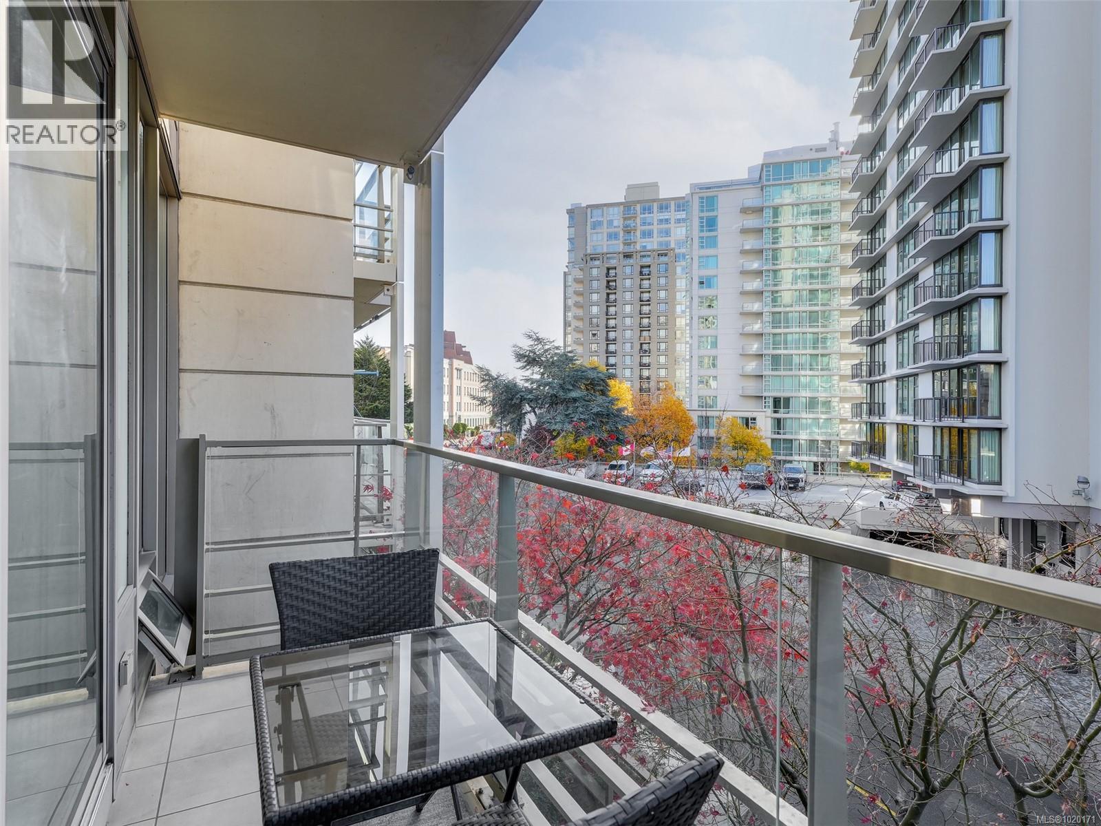 403 708 Burdett Ave, Victoria