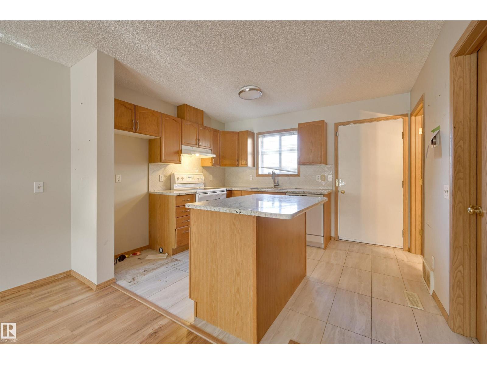 #137 10909 106 ST NW, Edmonton