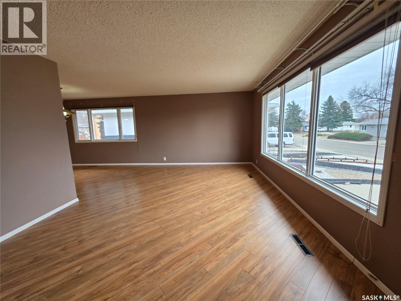 Single Family House Bungalow for Sale in  Winnie STREET Swift Current 