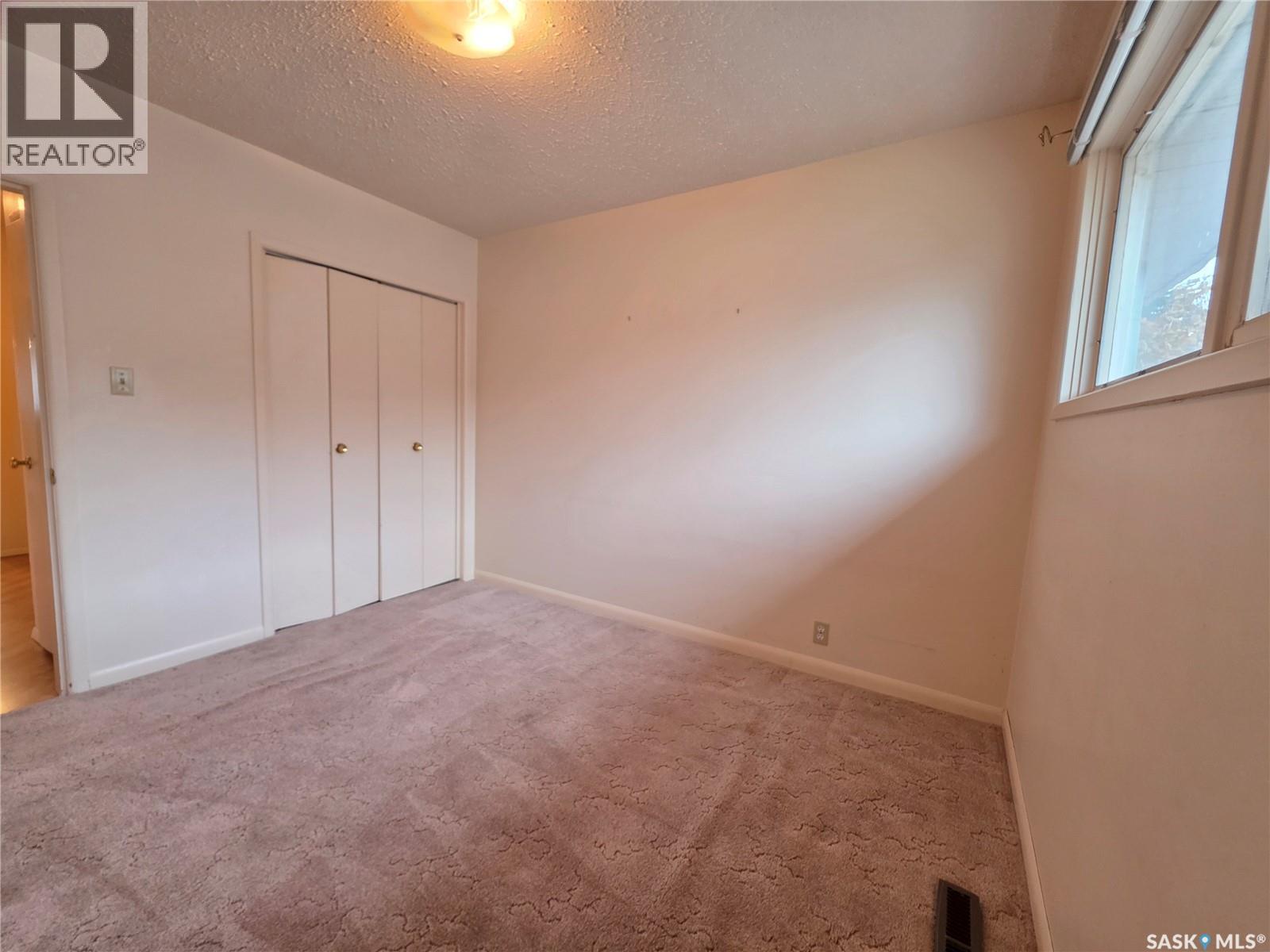 Single Family House Bungalow for Sale in  Winnie STREET Swift Current 