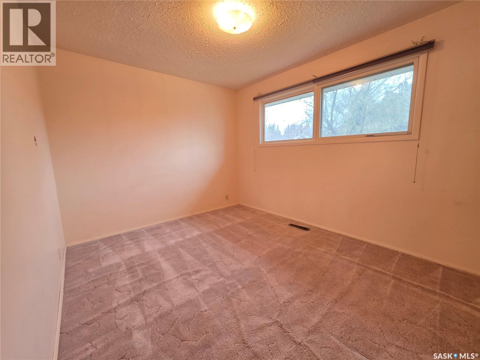 Single Family House Bungalow for Sale in  Winnie STREET Swift Current 