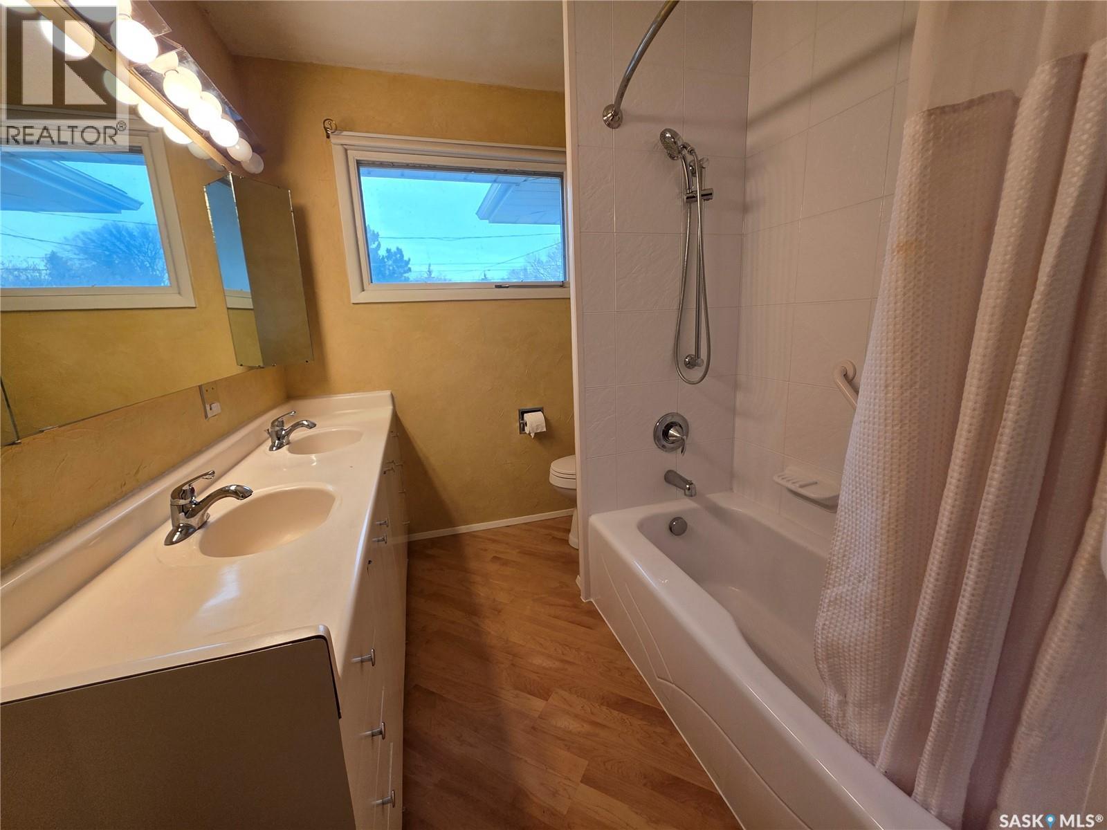 Single Family House Bungalow for Sale in  Winnie STREET Swift Current 