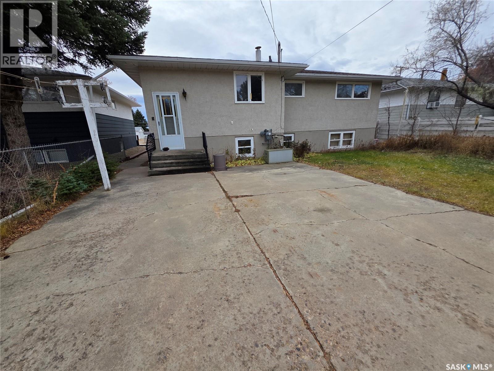 Single Family House Bungalow for Sale in  Winnie STREET Swift Current 