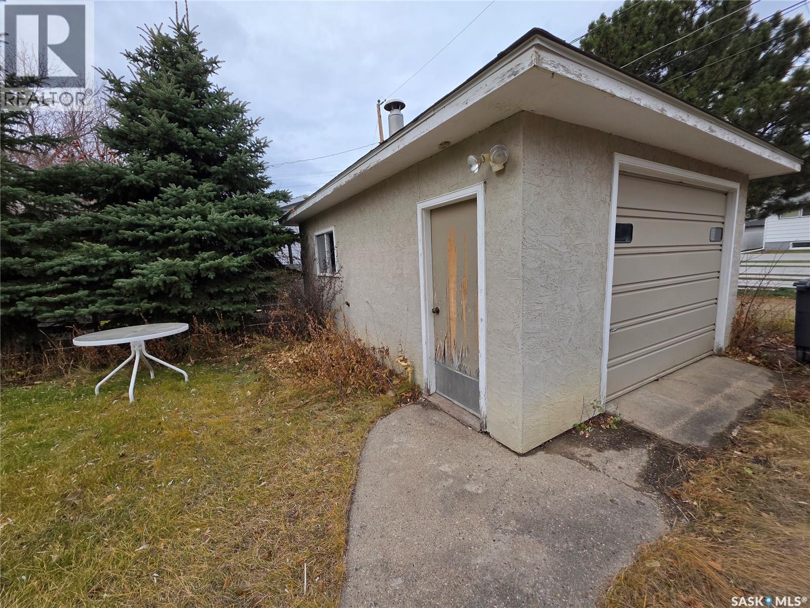 Single Family House Bungalow for Sale in  Winnie STREET Swift Current 