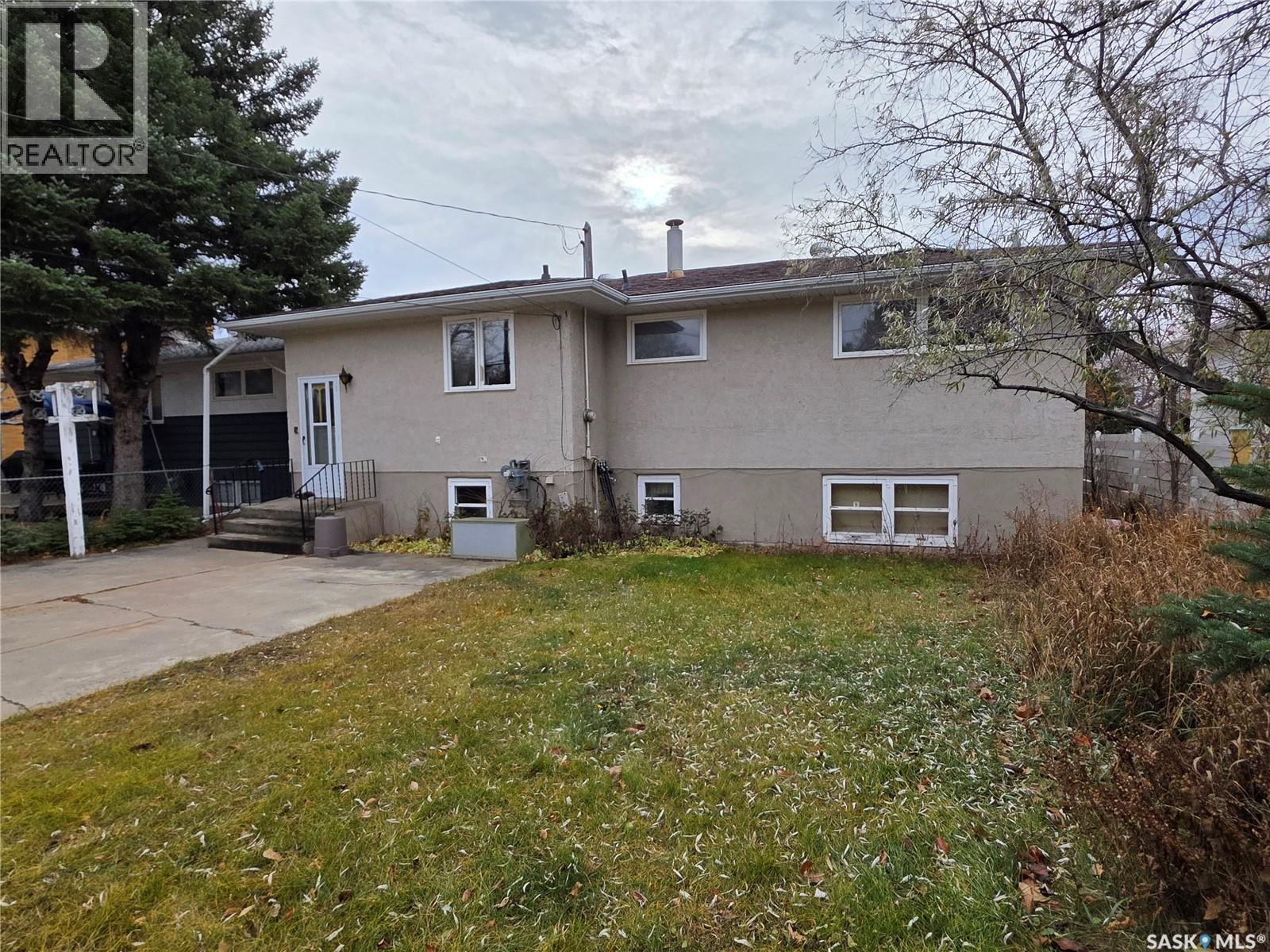 Single Family House Bungalow for Sale in  Winnie STREET Swift Current 