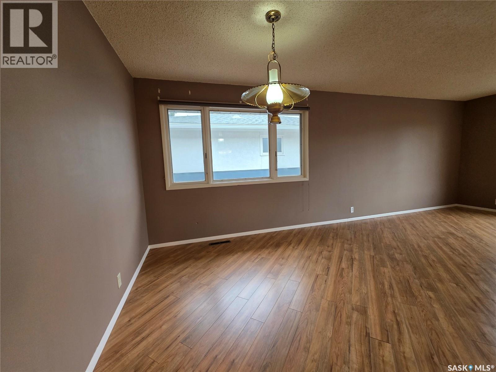 Single Family House Bungalow for Sale in  Winnie STREET Swift Current 