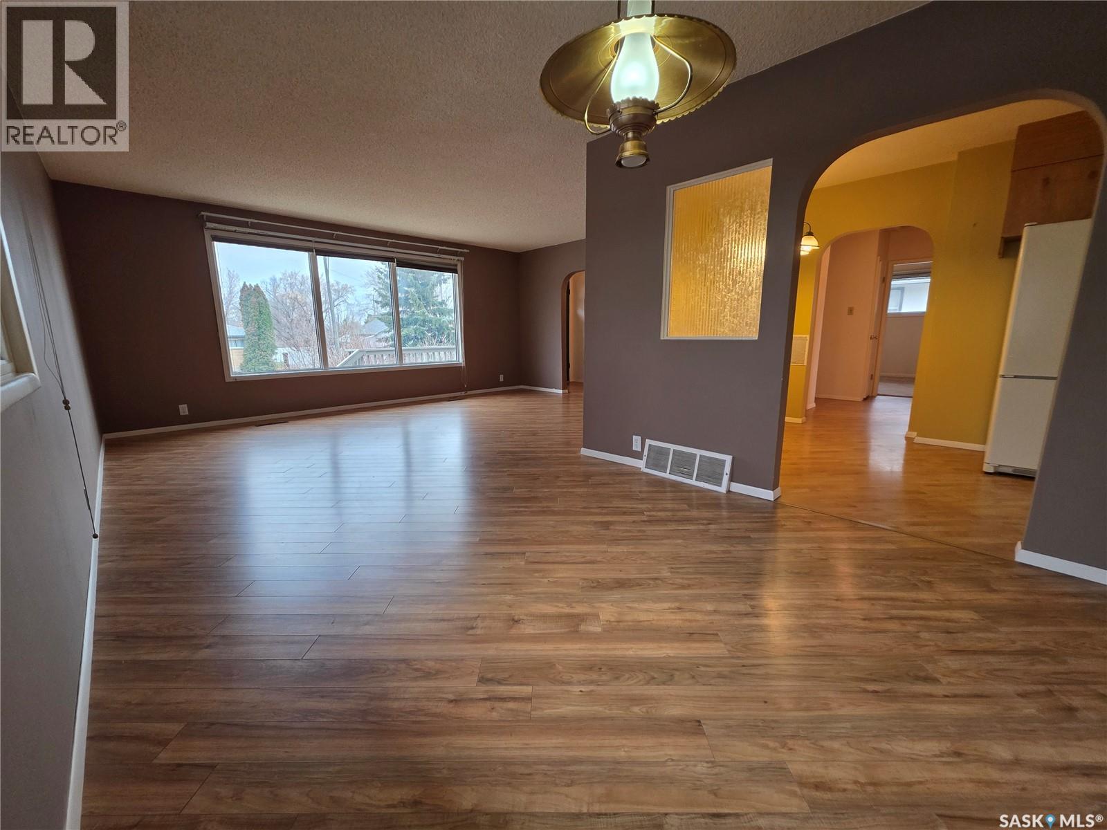 Single Family House Bungalow for Sale in  Winnie STREET Swift Current 