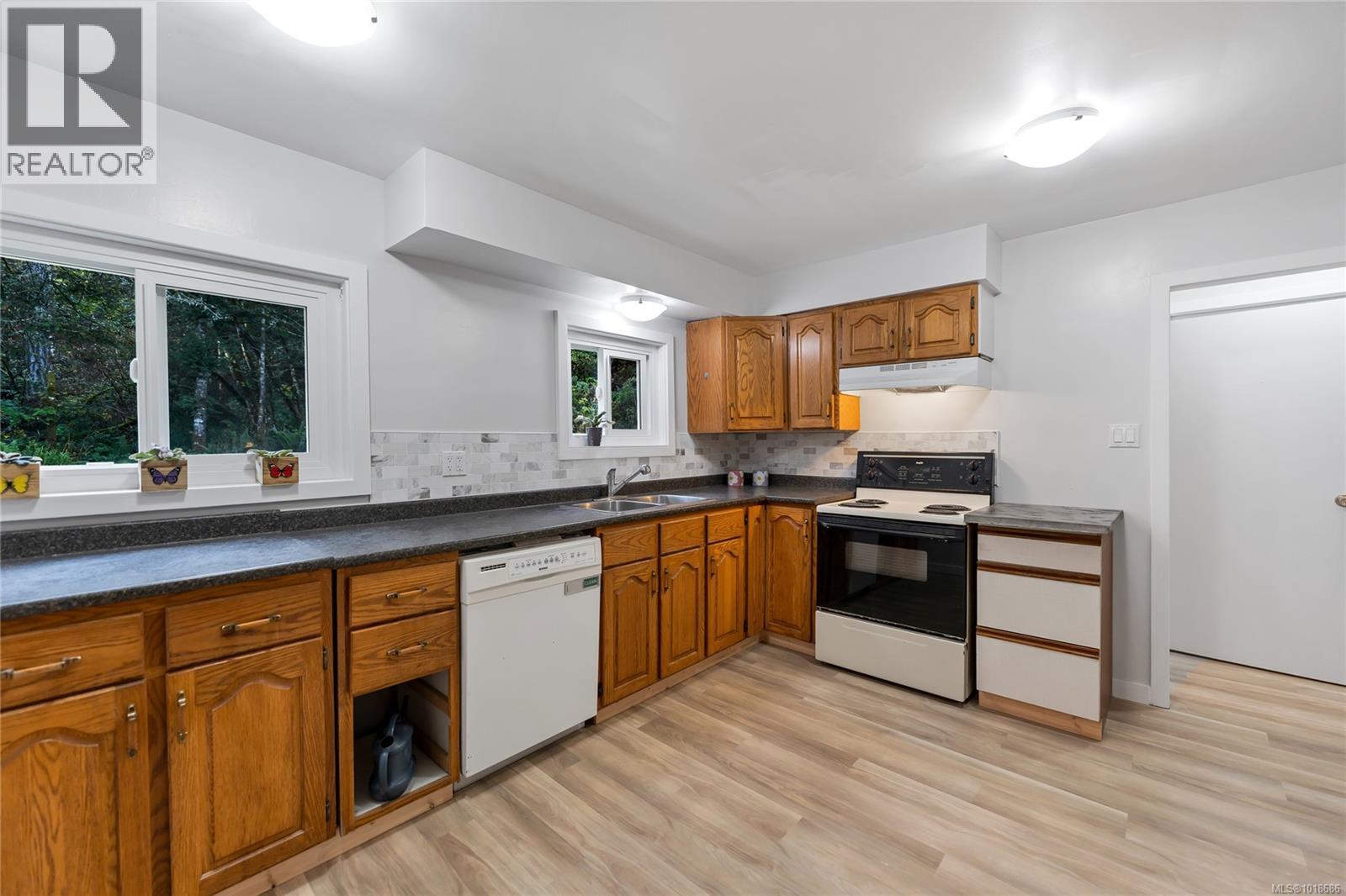  241 Aust Way, Salt Spring