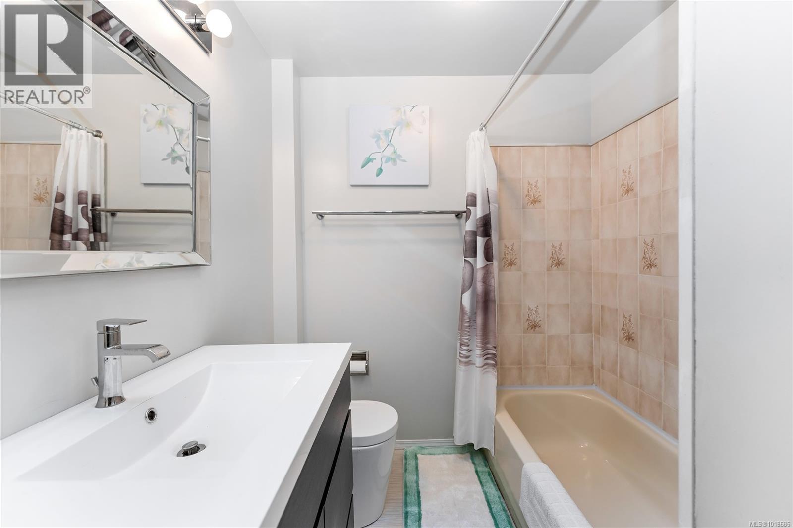  241 Aust Way, Salt Spring