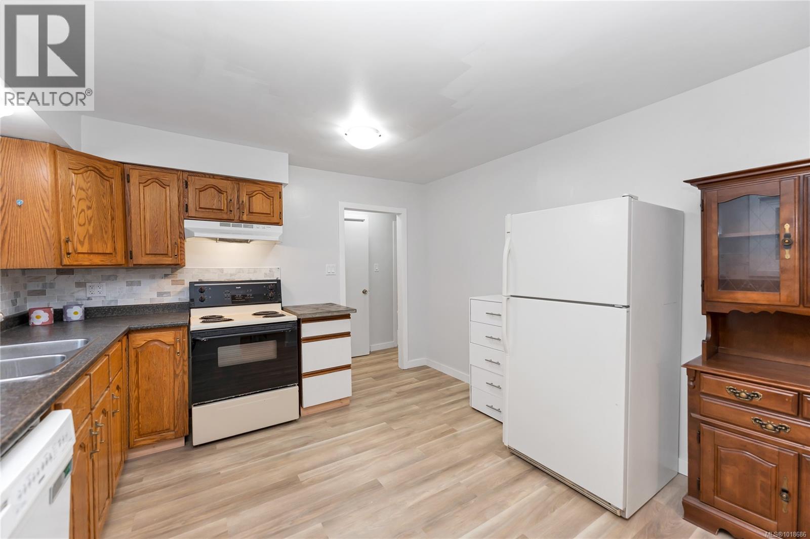  241 Aust Way, Salt Spring