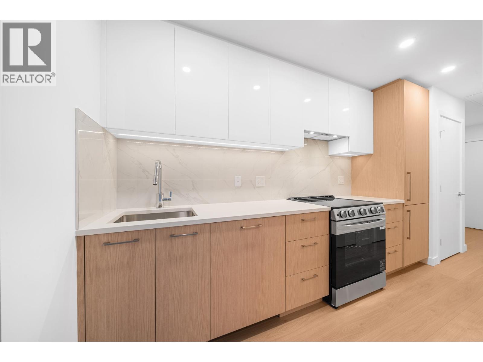 111 150 JAMES ROAD, Port Moody