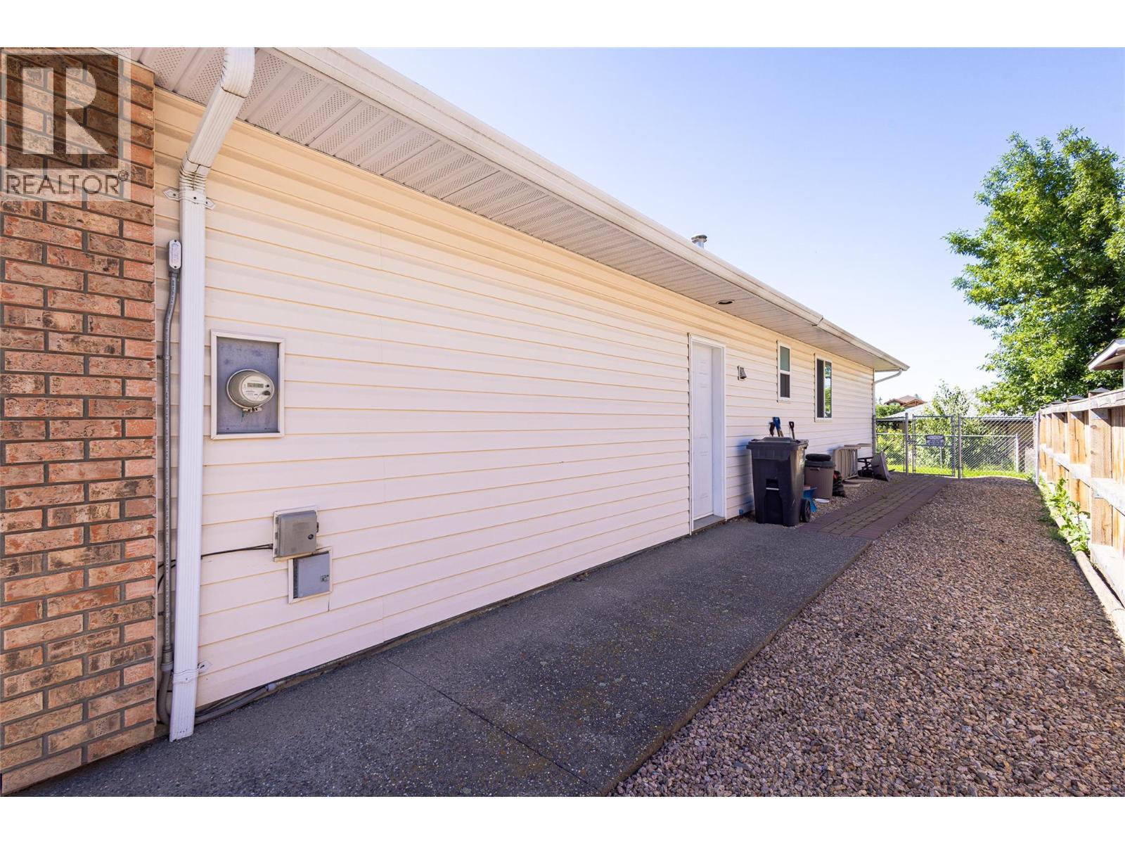 2304 Bradley Drive, Armstrong