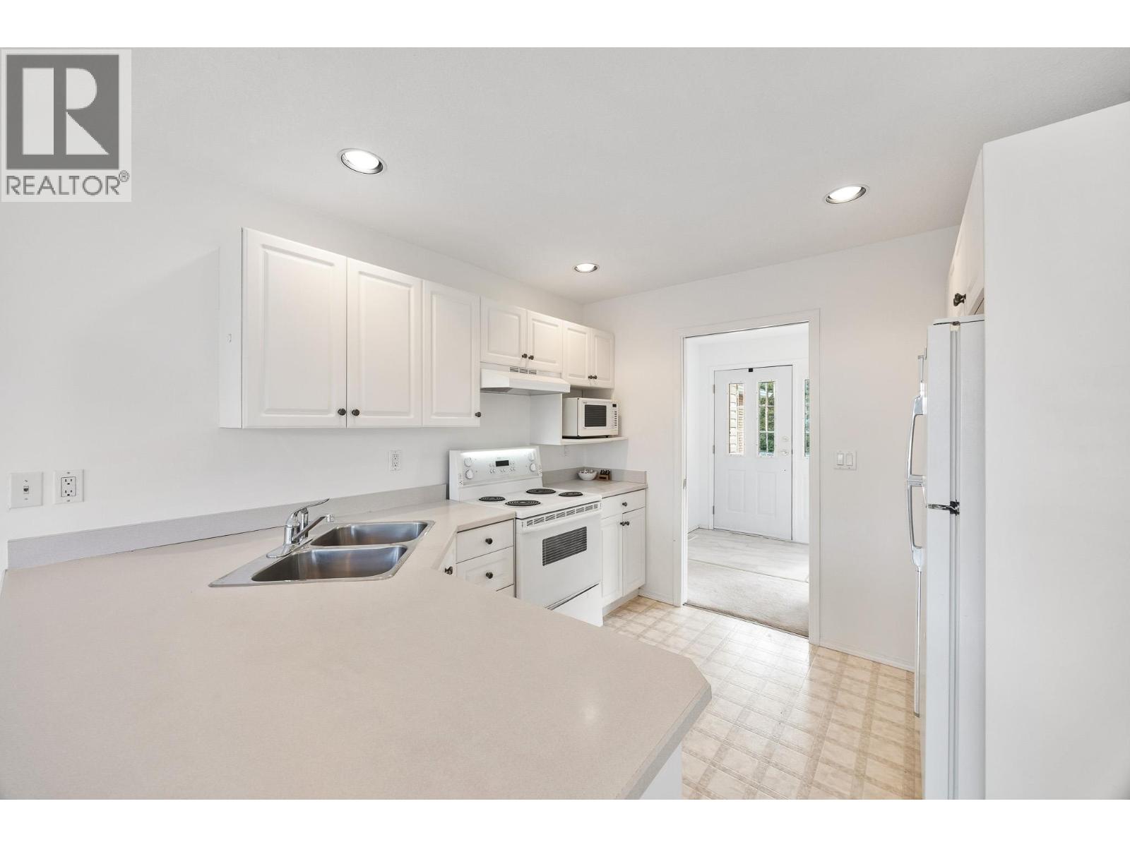 2304 Bradley Drive, Armstrong