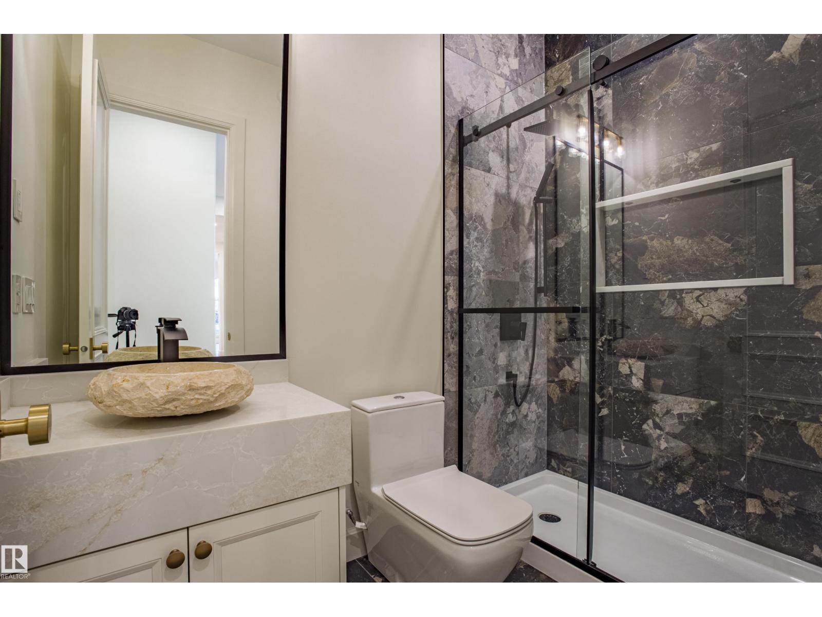 12304 39 AV NW, Edmonton