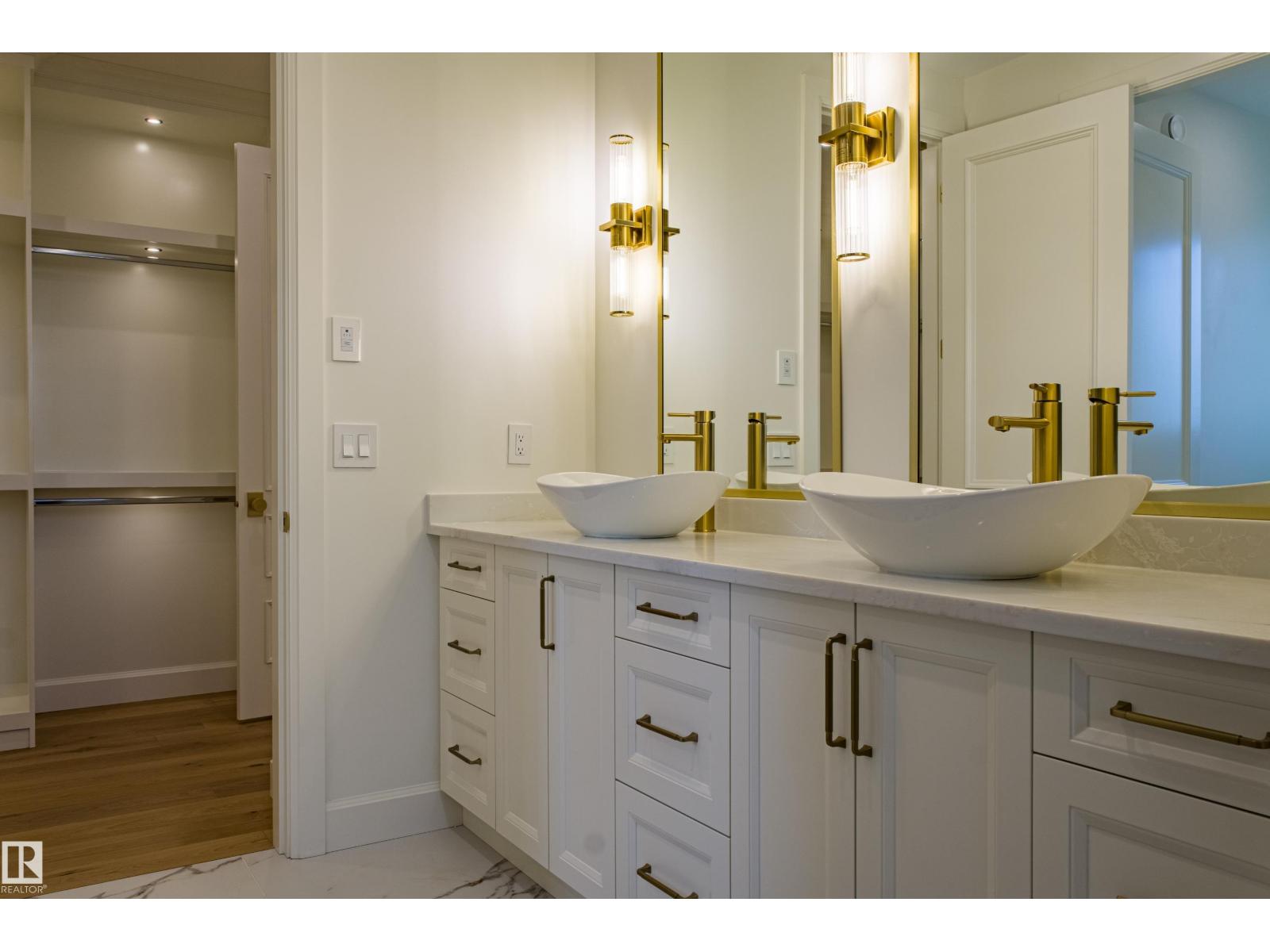 12304 39 AV NW, Edmonton