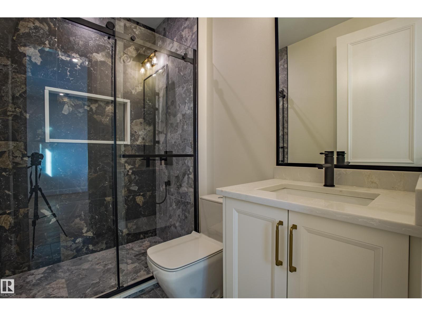 12304 39 AV NW, Edmonton