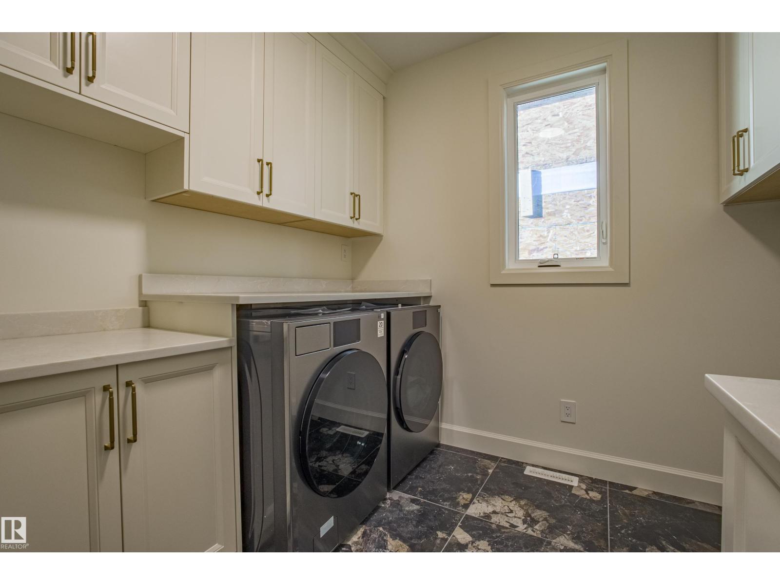 12304 39 AV NW, Edmonton