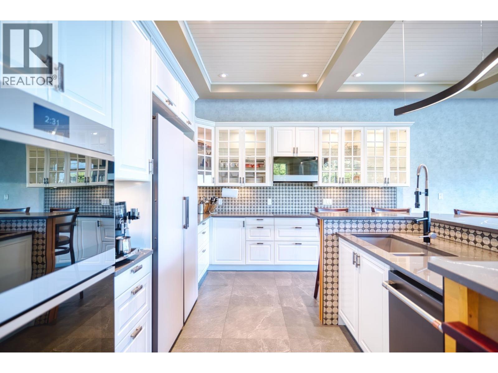 6560 N GALE AVENUE, Sechelt