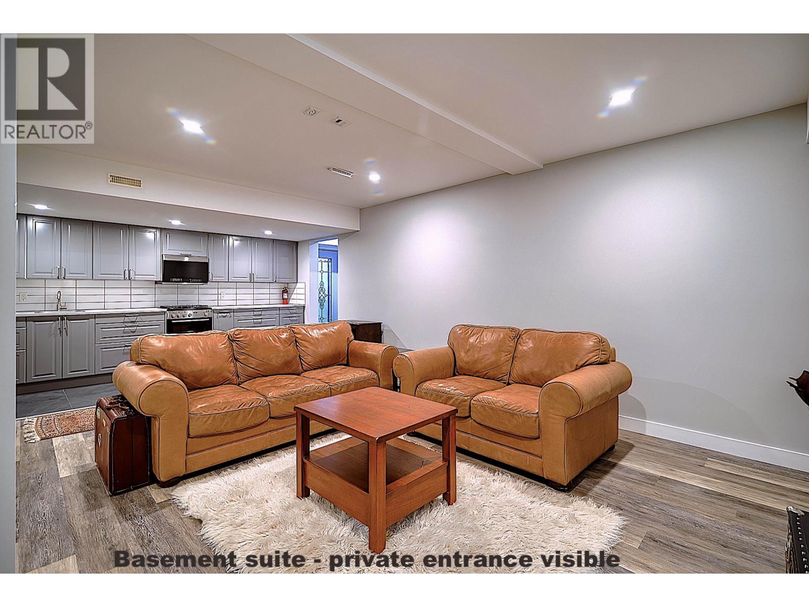 6560 N GALE AVENUE, Sechelt