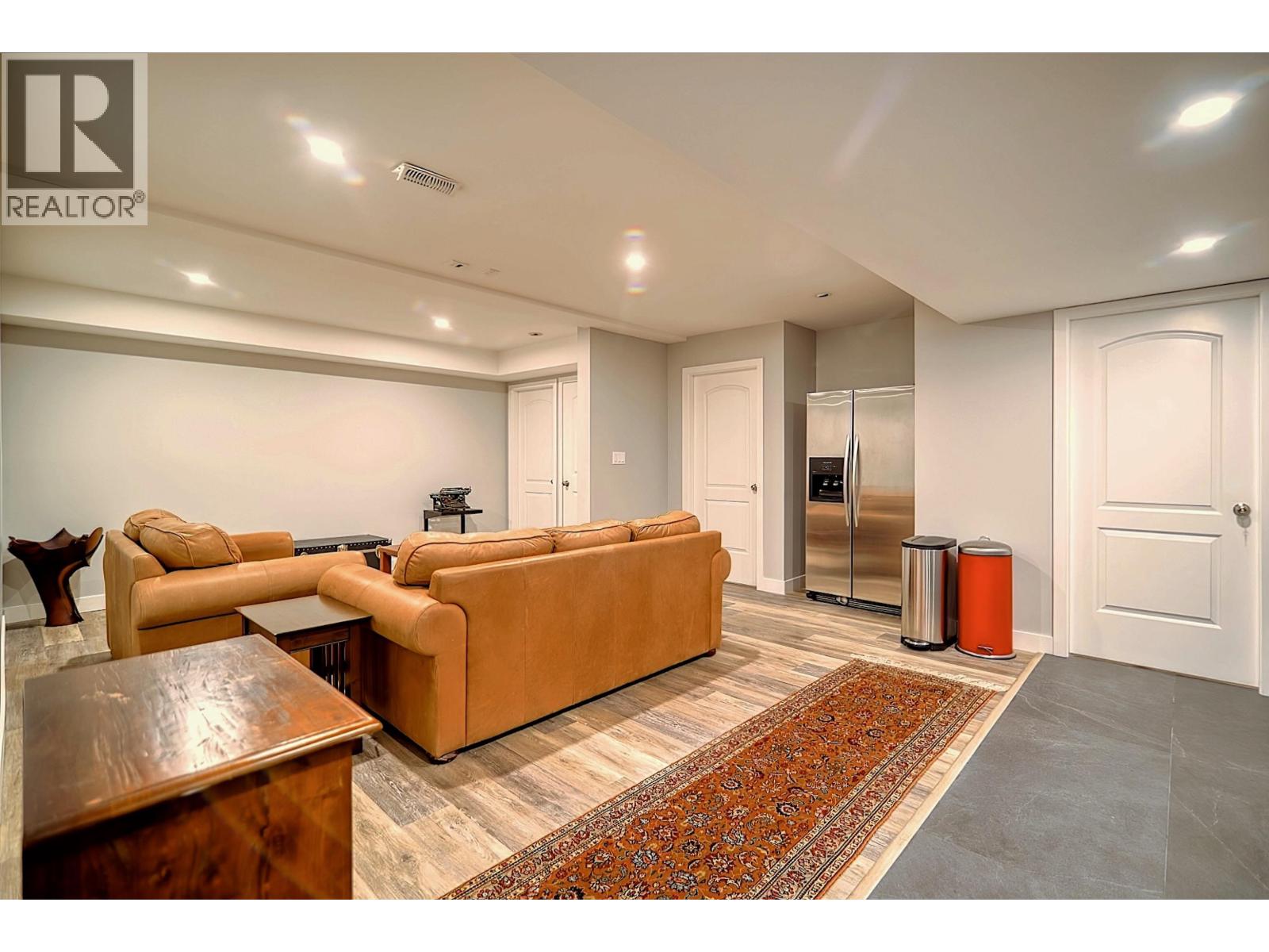 6560 N GALE AVENUE, Sechelt