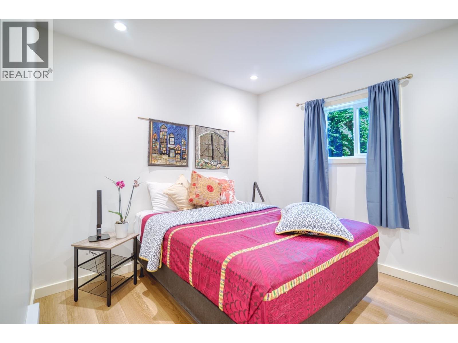 6560 N GALE AVENUE, Sechelt