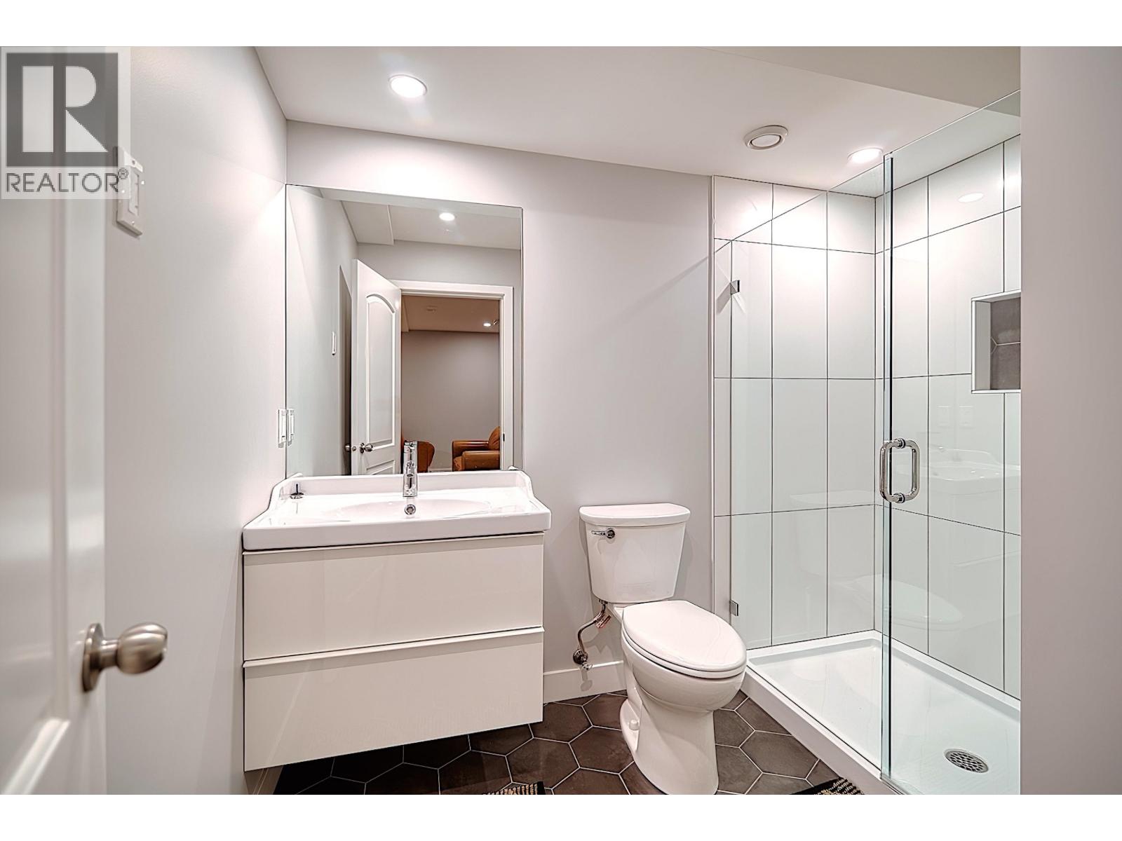 6560 N GALE AVENUE, Sechelt