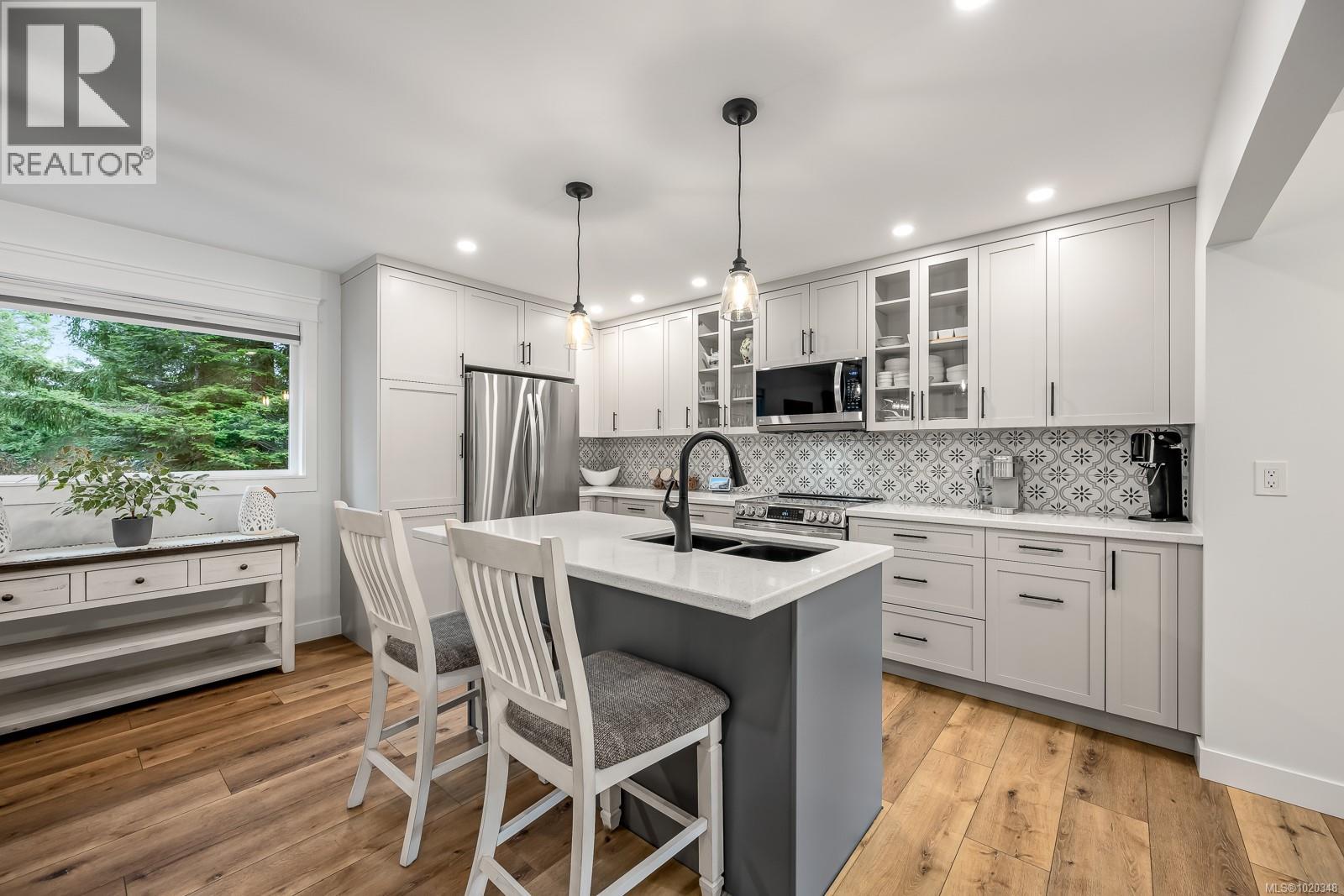 6508 Mystery Beach Rd, Fanny Bay