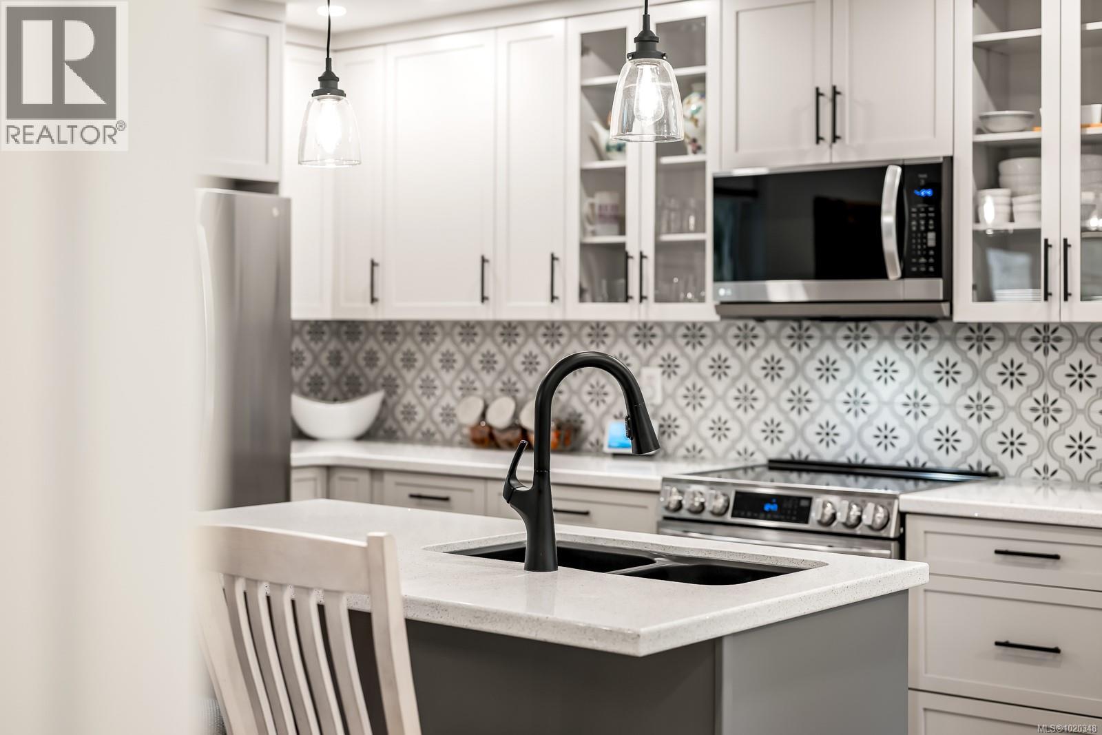 6508 Mystery Beach Rd, Fanny Bay