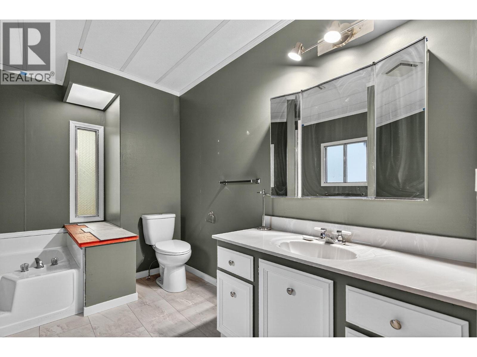 241 1999 97 Highway South, West Kelowna