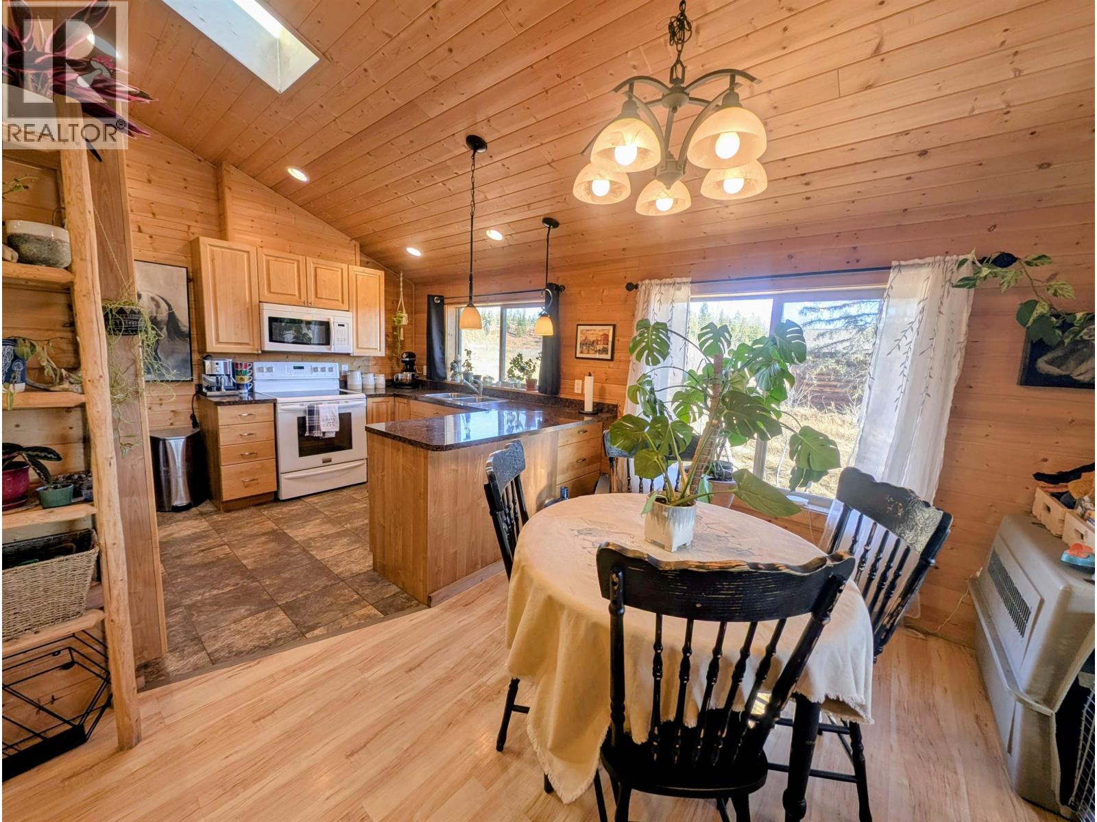 3710 WHITEHORSE LAKE ROAD, Lac La Hache