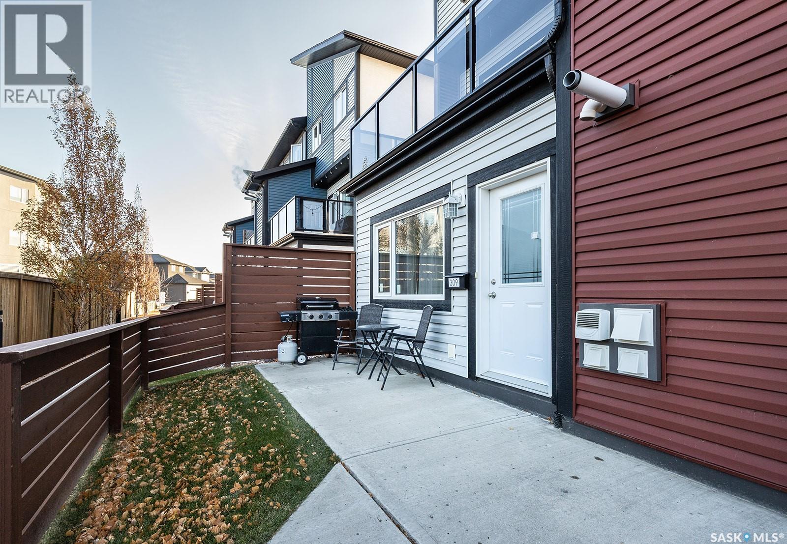 Single Family House for Sale in   Manek ROAD Saskatoon 