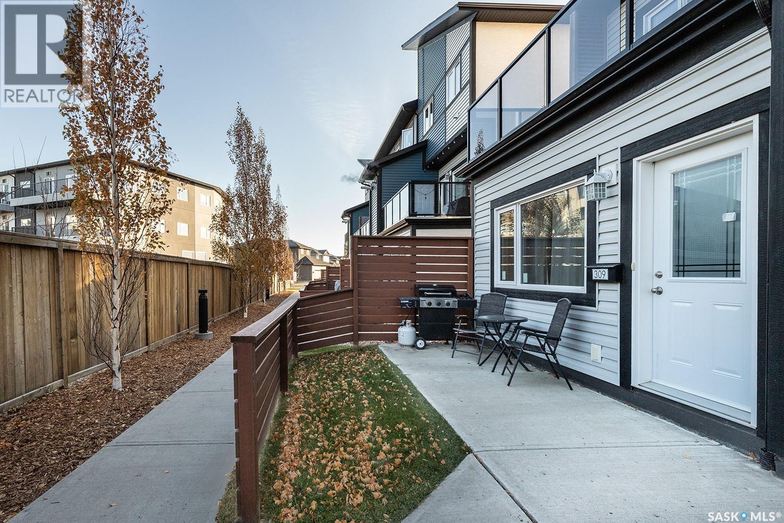 Single Family House for Sale in   Manek ROAD Saskatoon 