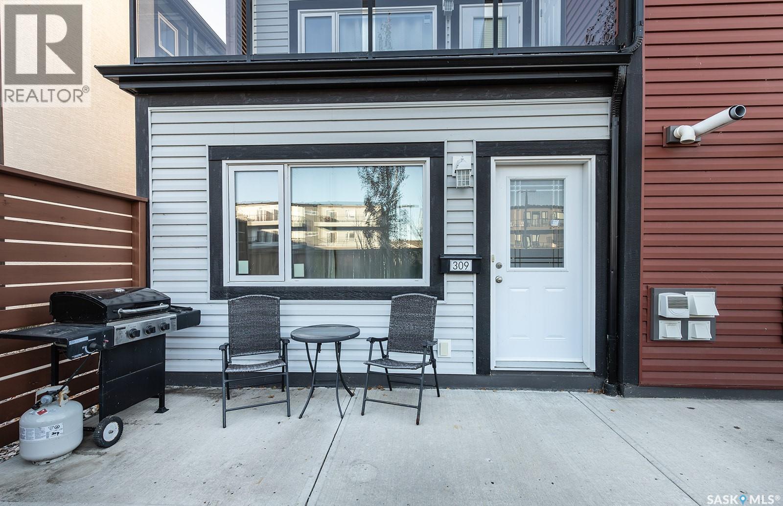 Single Family House for Sale in   Manek ROAD Saskatoon 