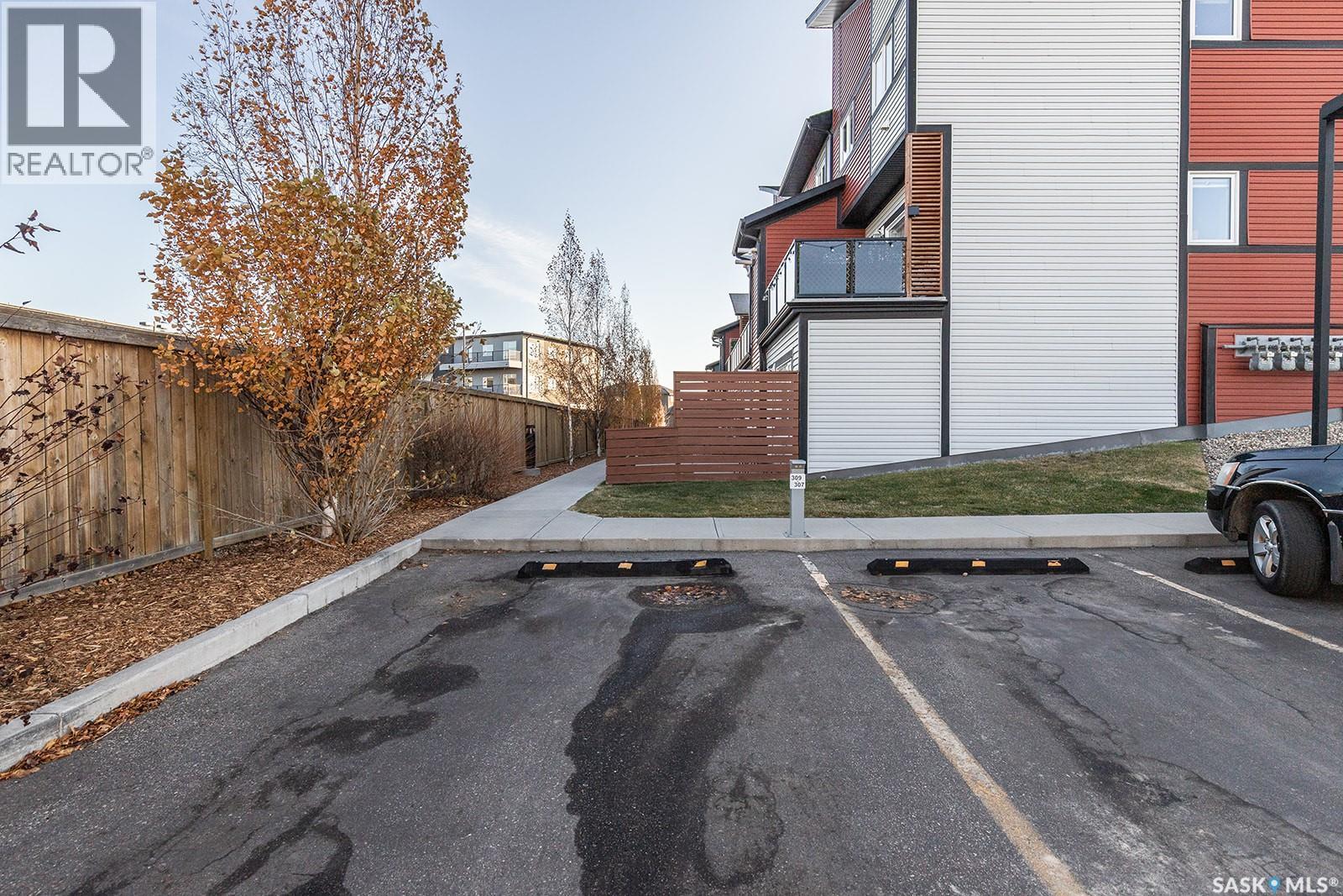 Single Family House for Sale in   Manek ROAD Saskatoon 