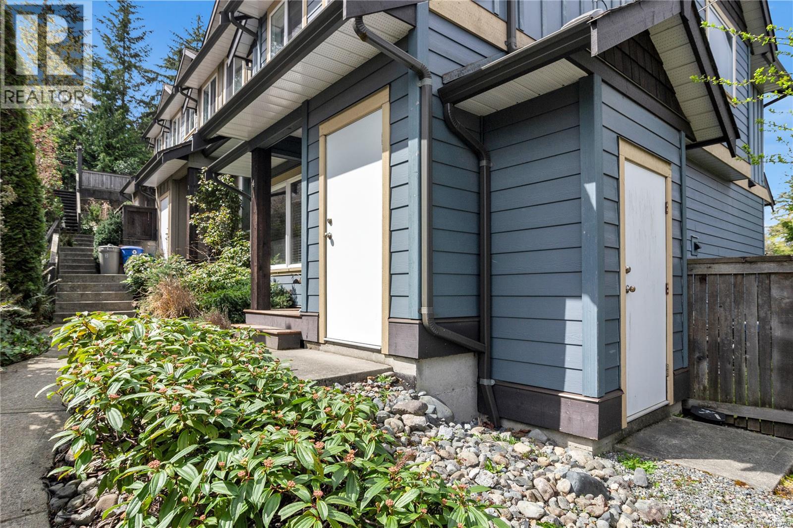 4 1141 2nd Ave, Ladysmith