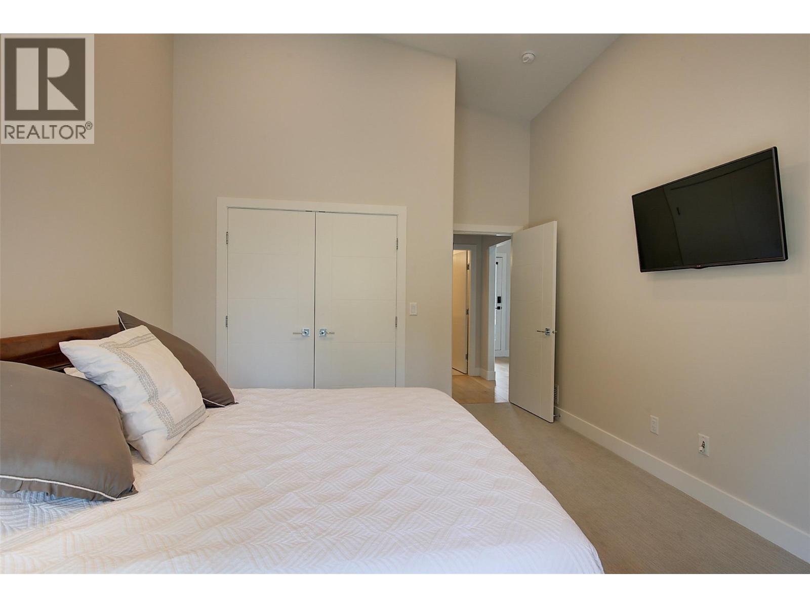 #401 3475 Granite Close - 52