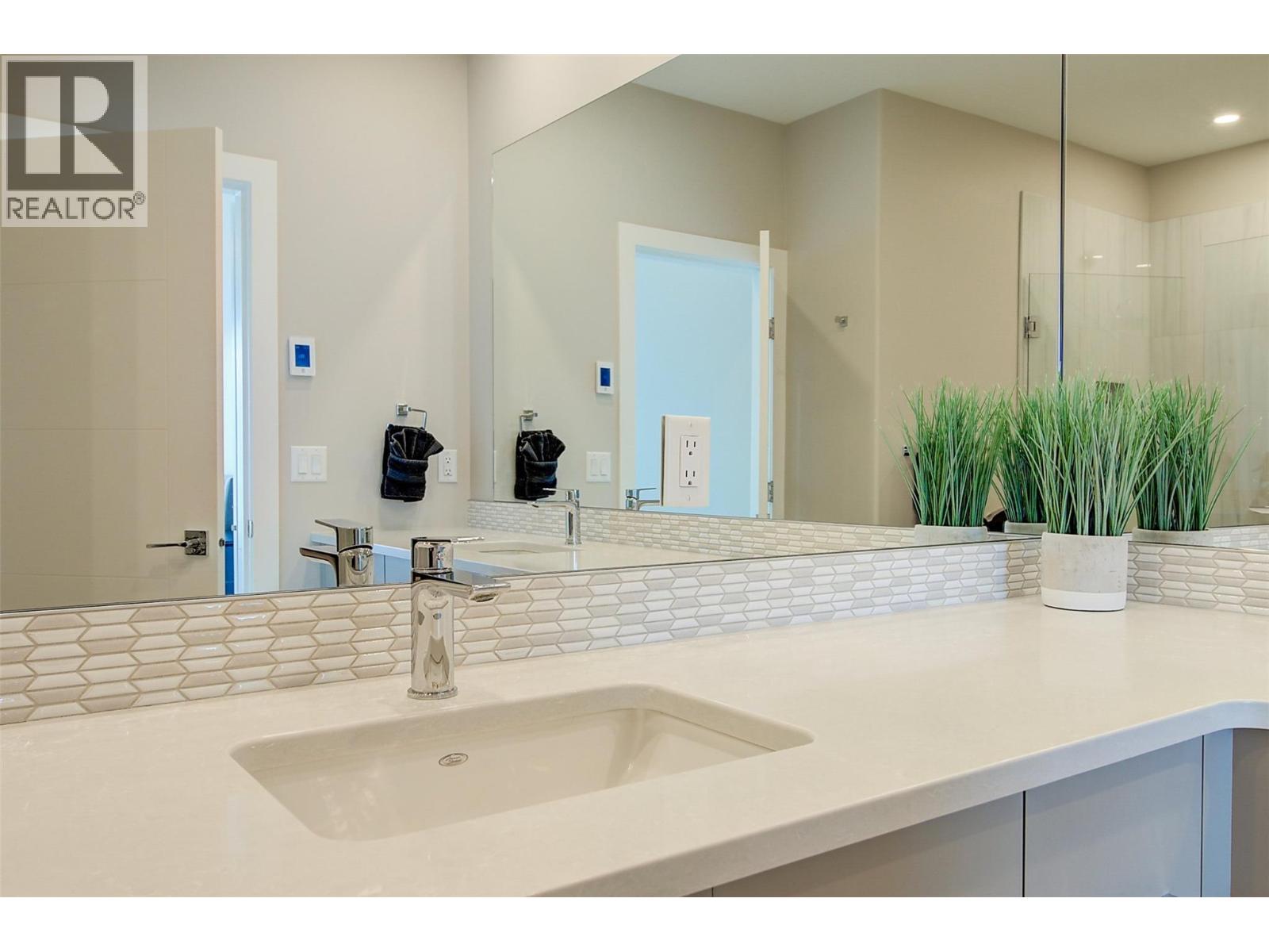 401 3475 Granite Close, Kelowna