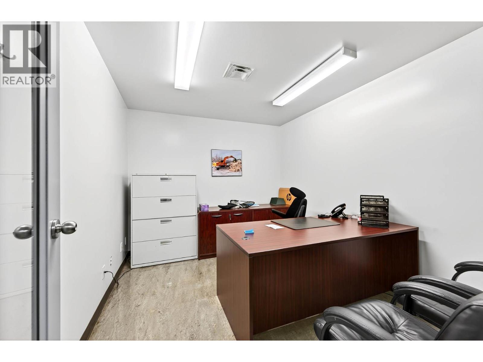  2015 W Trans Canada Highway, Kamloops