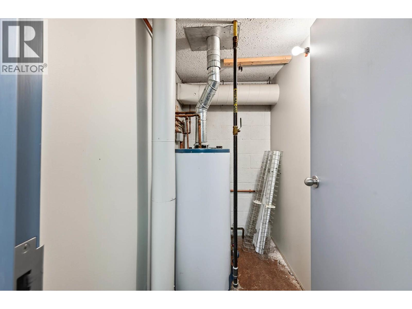  2015 W Trans Canada Highway, Kamloops