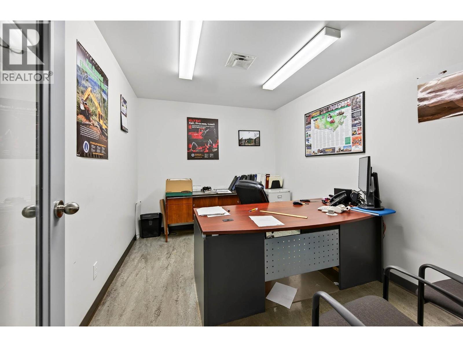  2015 W Trans Canada Highway, Kamloops