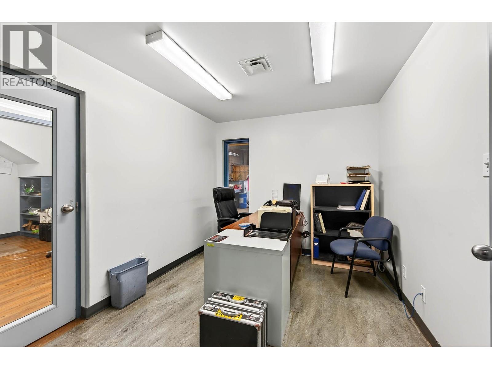  2015 W Trans Canada Highway, Kamloops