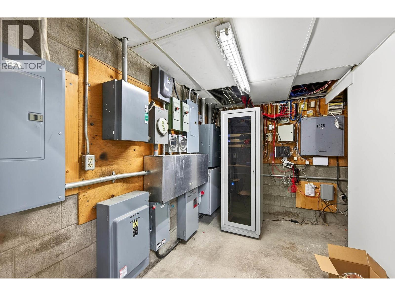  2015 W Trans Canada Highway, Kamloops