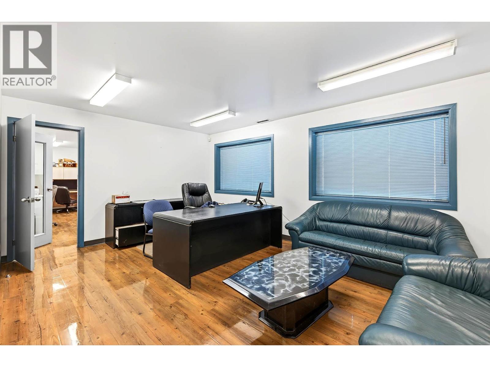  2015 W Trans Canada Highway, Kamloops