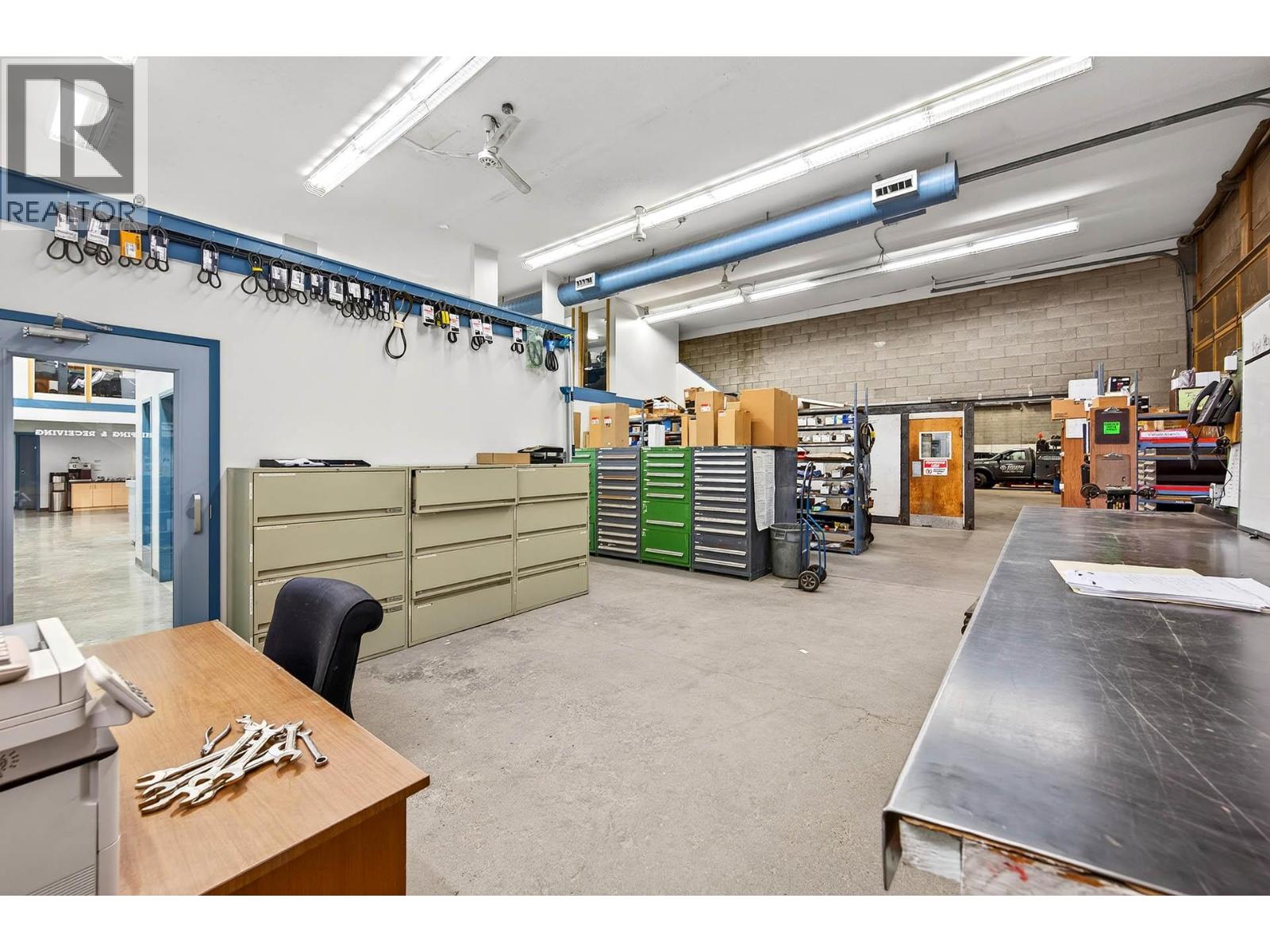  2015 W Trans Canada Highway, Kamloops