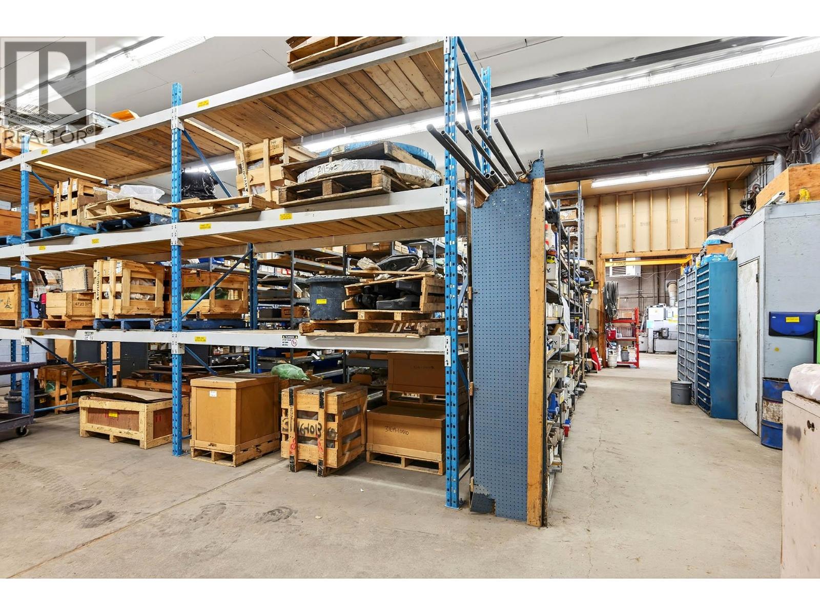  2015 W Trans Canada Highway, Kamloops