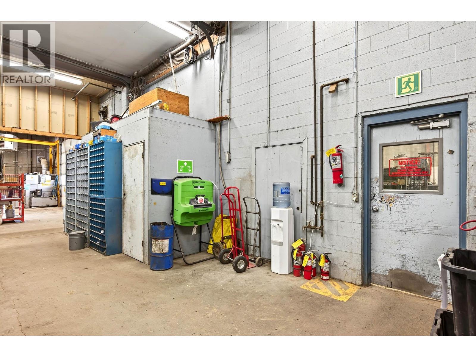  2015 W Trans Canada Highway, Kamloops