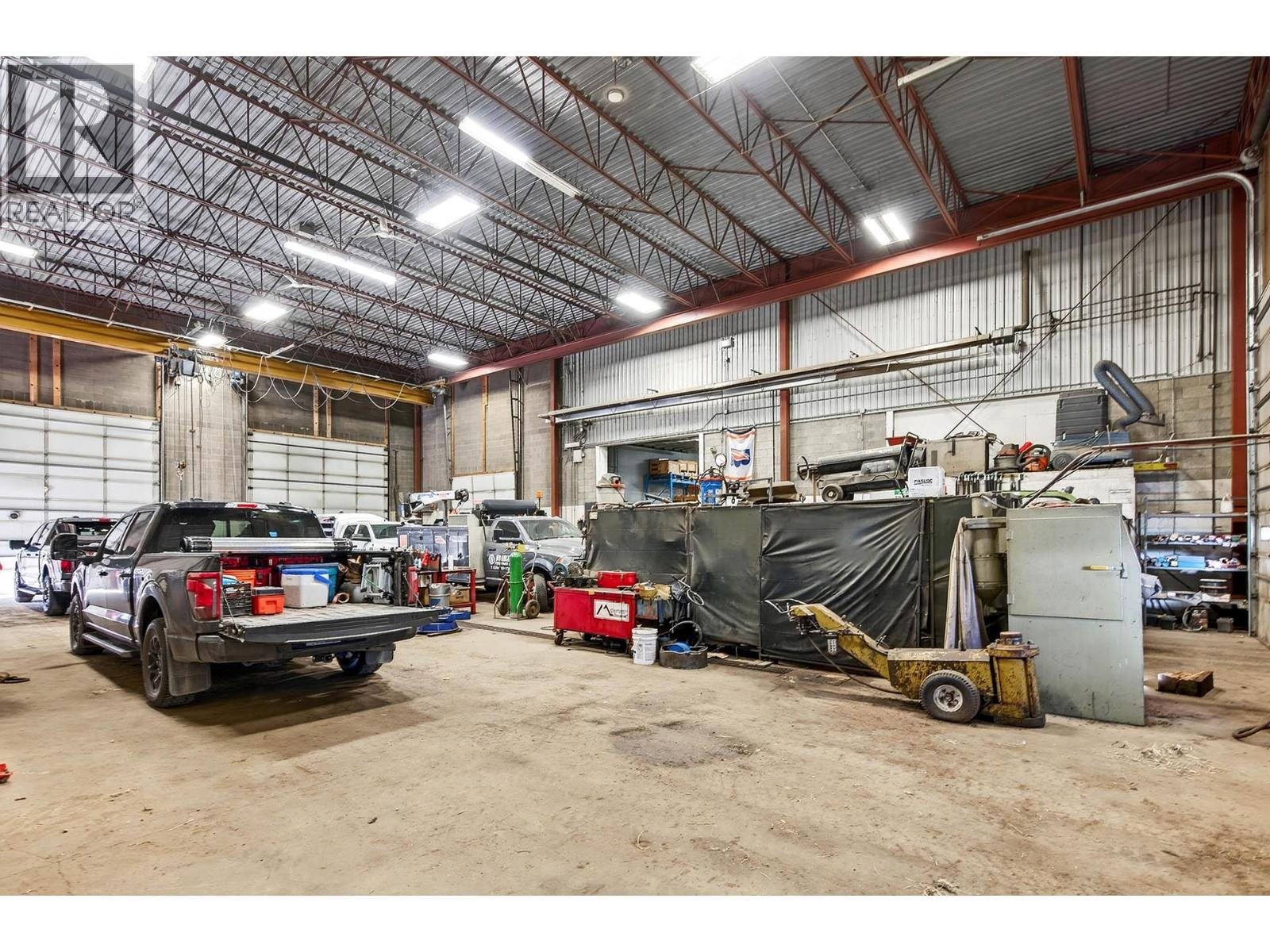  2015 W Trans Canada Highway, Kamloops